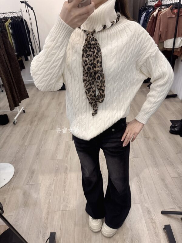 F581153 翻領豹紋絲帶針織衣