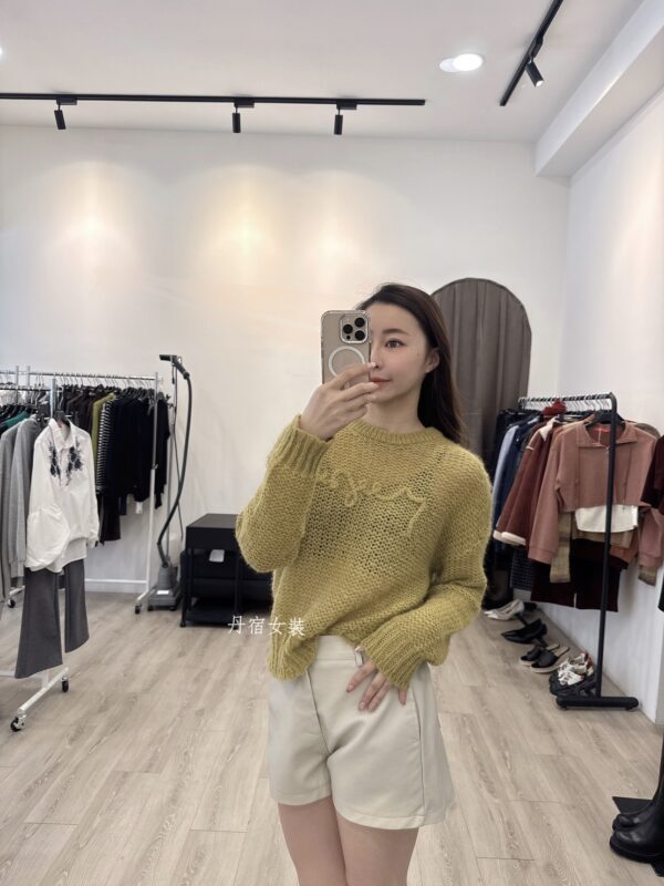 F581012 編織字母上衣