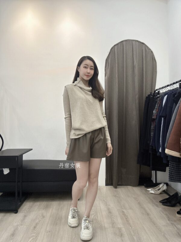 F501111 內搭上衣+翻領背心