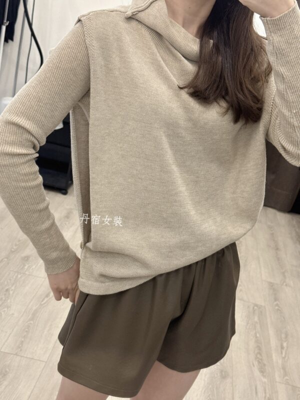 F501111 內搭上衣+翻領背心