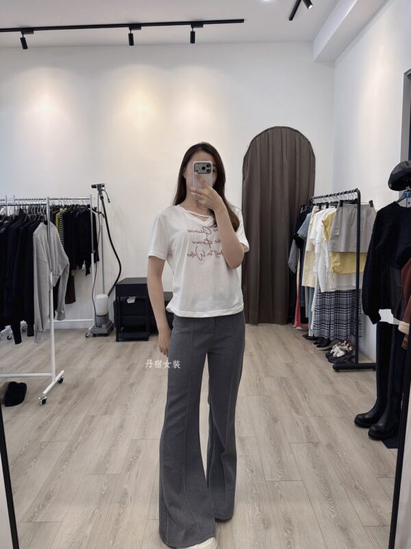 S651593 雙側抓皺V領飾條上衣